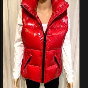 Sam Glossy channel quilted puffer down vest Salsa red color. New